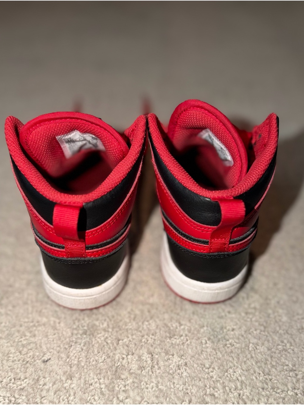 Unisex Air Jordan 1 Mid Red/Black Leather Mid-Top Kids Size 13 - Picture 4 of 9